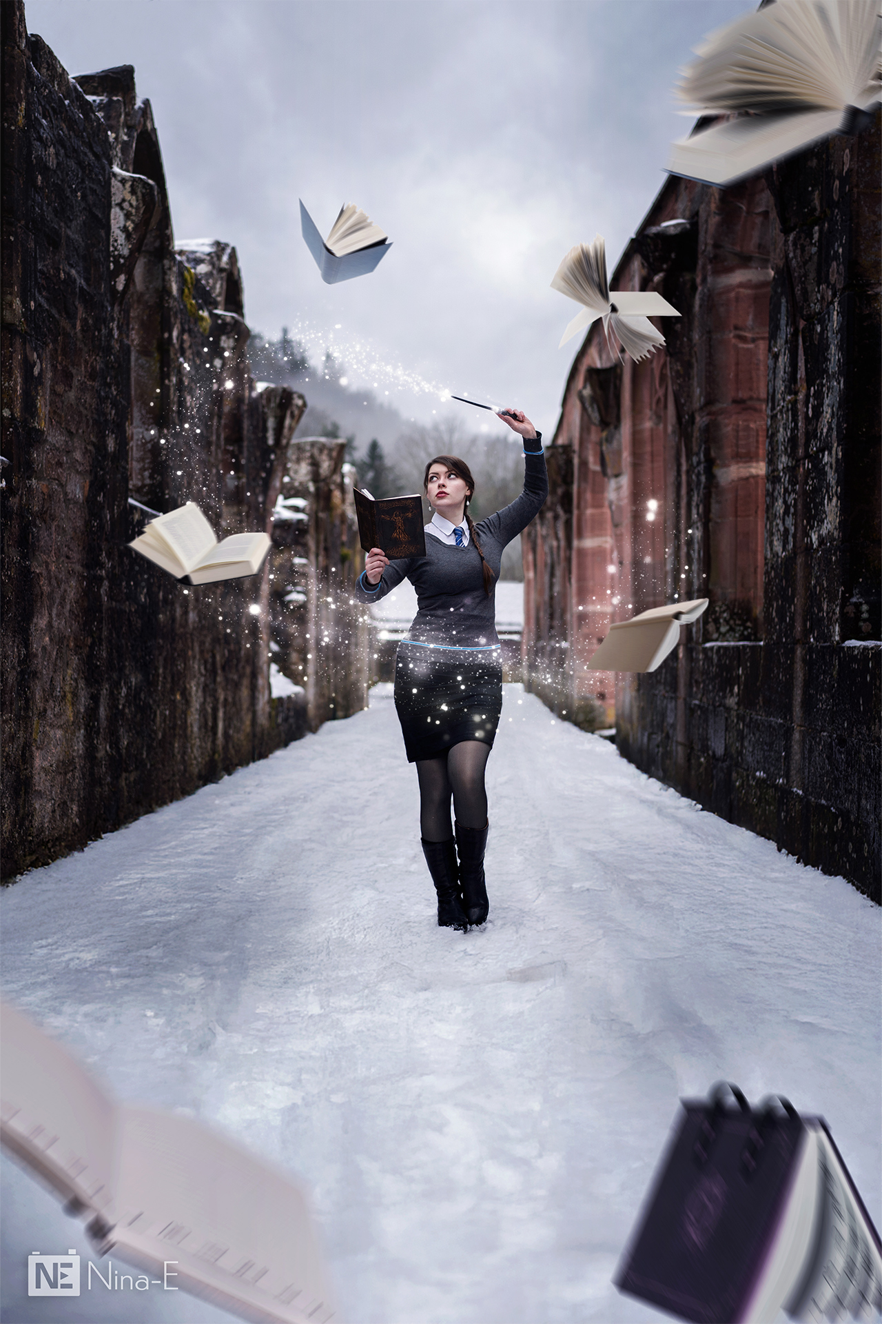 Magierin lässt Bücher fliegen