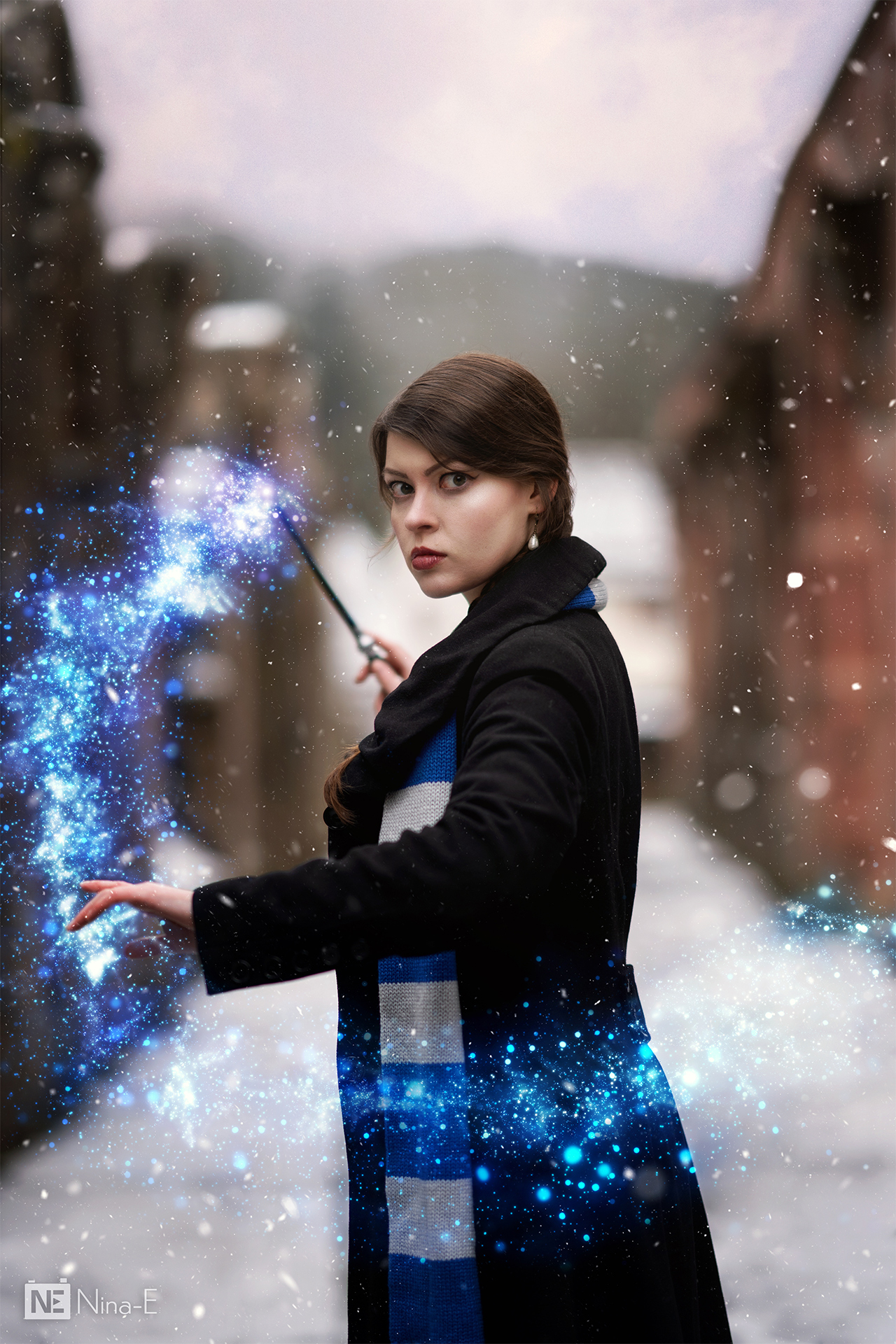 Magierin in Angriffshaltung