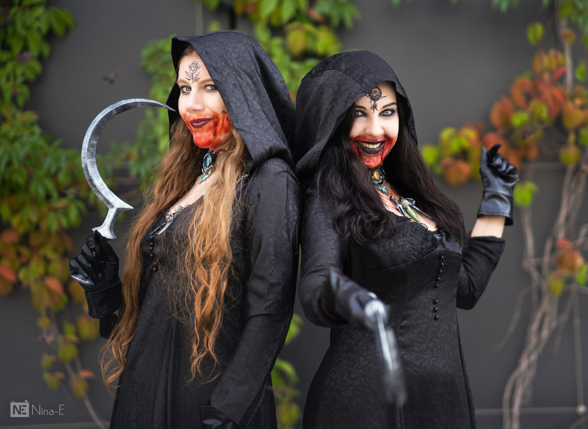 Lady Dimitrescus Töchter - Davina und MitoCosplay