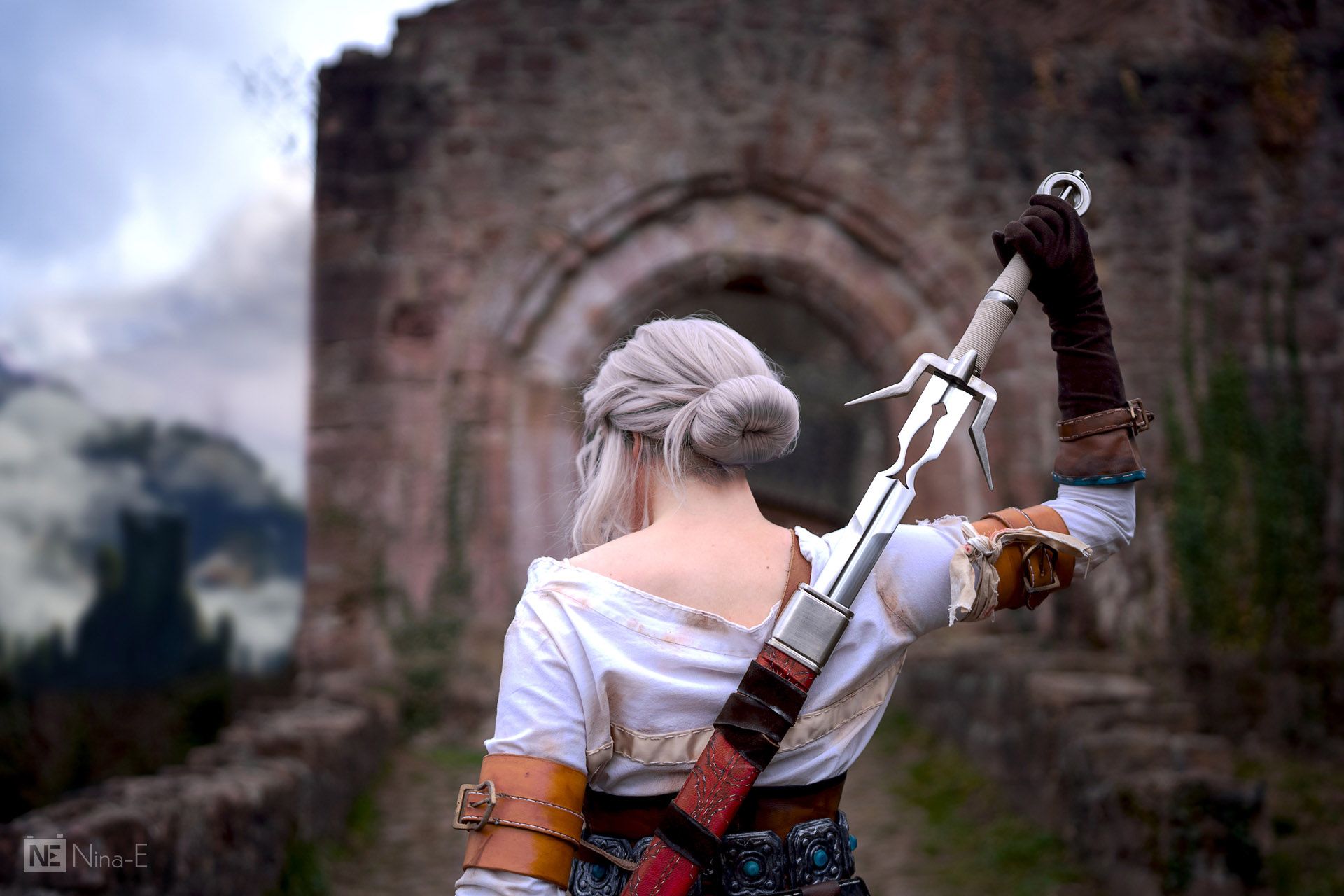 Ciri mit Schwert – Lisa